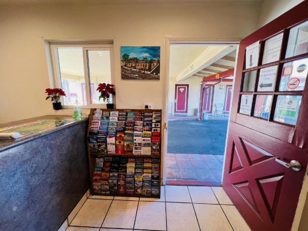Town and Country Inn image 10