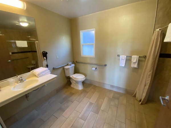 Town and Country Inn image 14