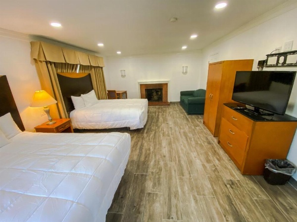 Town and Country Inn image 7