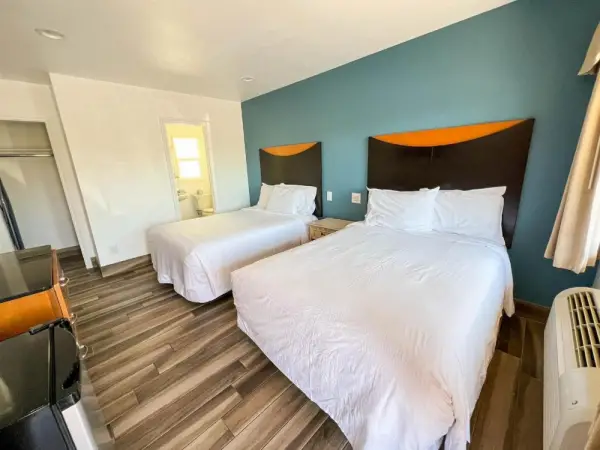 Town and Country Inn 4