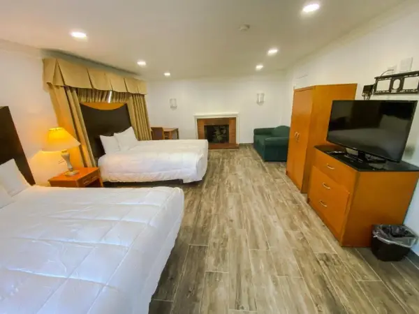 Town and Country Inn 7